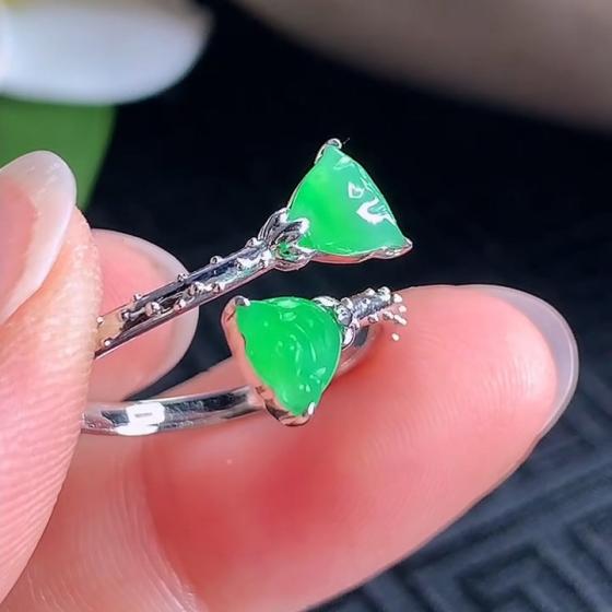 18K金翡翠满绿莲蓬戒指
